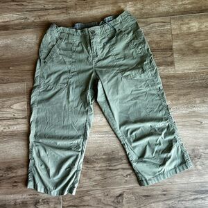 Kuhl green cotton capri pants preowned great condition size 8